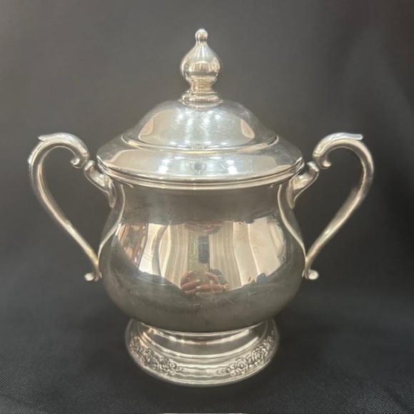Exquisite Camille #6003 Silver Plate Sugar Bowl with Lid - Classic Design - Picture 1 of 2